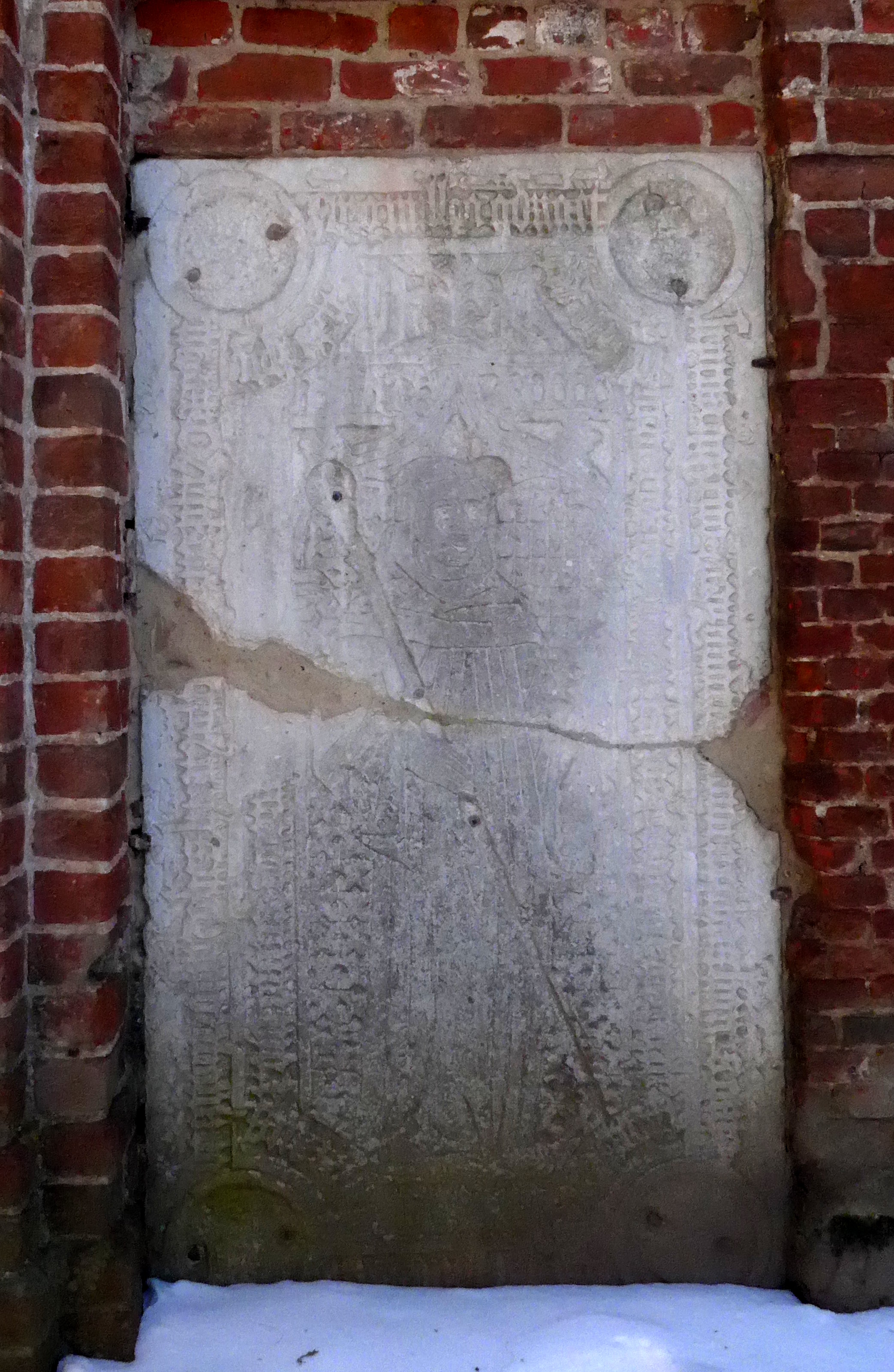 Foto Grabplatte in der Klosterruine Eldena